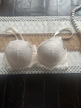 Victoria's Secret Lace Underwire Bra - Cream